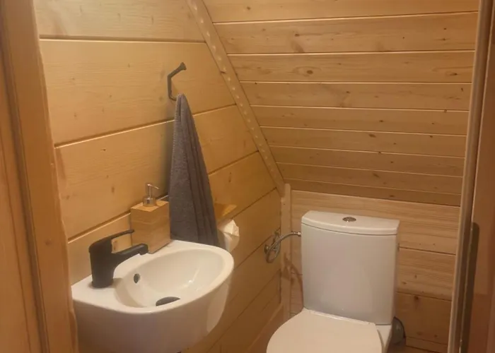 בית נופש Osada Na Skale Dom Z Kominkiem I Sauna איסטבנה